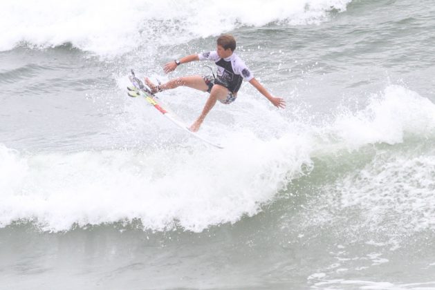 Yuri Fernandes, Rip Curl Grom Search 2013, praia do Tombo, Guarujá (SP). Foto: Nancy Geringer.