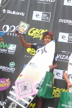 Samuel Pupo, Rip Curl Grom Search 2013, praia do Tombo, Guarujá (SP). Foto: João Carvalho.