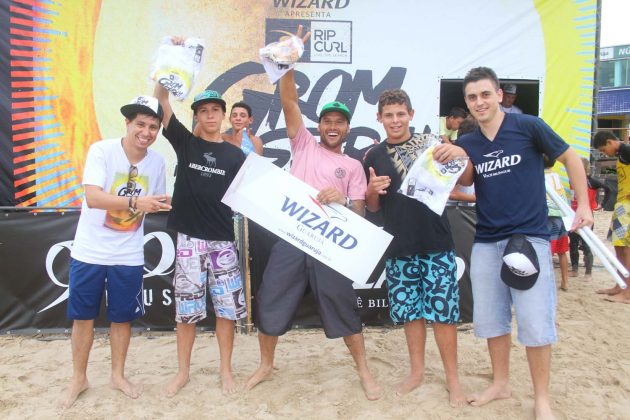 Cabo de guerra, Rip Curl Grom Search 2013, praia do Tombo, Guarujá (SP). Foto: João Carvalho.