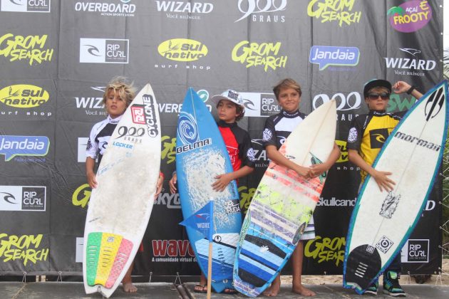 Pódio Grommets, Rip Curl Grom Search 2013, praia do Tombo, Guarujá (SP). Foto: João Carvalho.