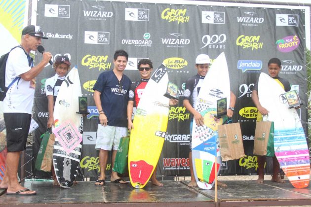 Pódio Mirim, Rip Curl Grom Search 2013, praia do Tombo, Guarujá (SP). Foto: João Carvalho.