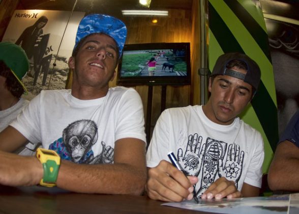 Filipe Toledo e Miguel Pupo, Noite de autógrafos da Hurley, Rio de Janeiro (RJ). Foto: André Alcantara Martins.