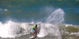 Carvalho vence em Maracaípe (PE)