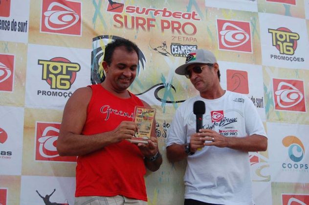 Demetrio Santos e Amelio Jr., Tchele Brow Surfbeat Surf Pro 2013, praia da Taíba, São Gonçalo do Amarante (CE). Foto: Lima Jr / Cearasurf.com.br.