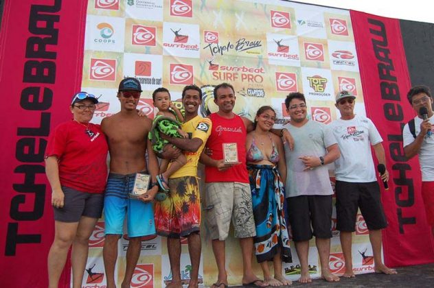 Familia de Demetrio Santos, Tchele Brow Surfbeat Surf Pro 2013, praia da Taíba, São Gonçalo do Amarante (CE). Foto: Lima Jr / Cearasurf.com.br.