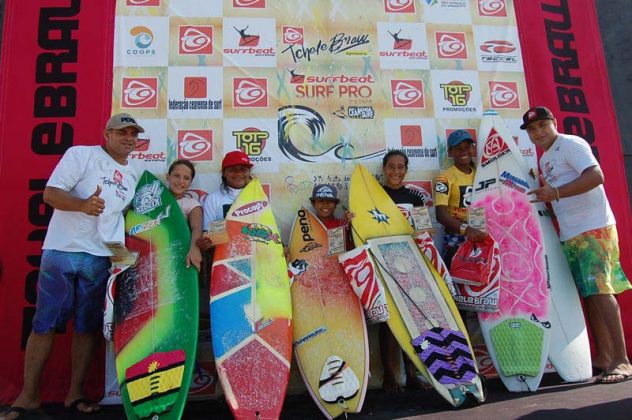 Pódio Feminino Iniciante, Tchele Brow Surfbeat Surf Pro 2013, praia da Taíba, São Gonçalo do Amarante (CE). Foto: Lima Jr / Cearasurf.com.br.