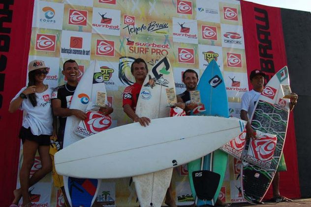 Pódio Kahuna, Tchele Brow Surfbeat Surf Pro 2013, praia da Taíba, São Gonçalo do Amarante (CE). Foto: Lima Jr / Cearasurf.com.br.