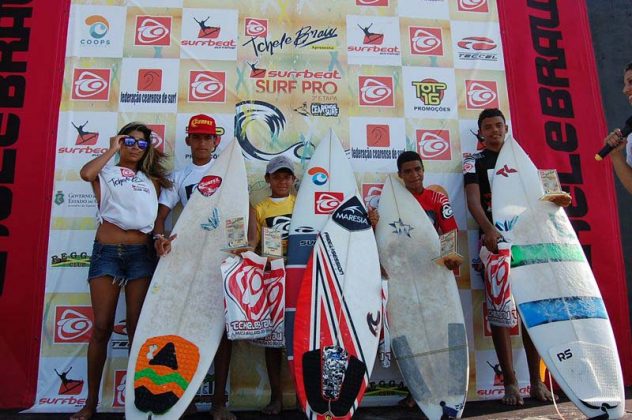 Pódio Mirim, Tchele Brow Surfbeat Surf Pro 2013, praia da Taíba, São Gonçalo do Amarante (CE). Foto: Lima Jr / Cearasurf.com.br.