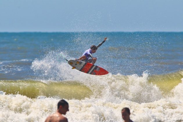 Luan Garcia, Rip Curl Grom Search 2014, Tramandaí (RS). Foto: Denis Abessa.