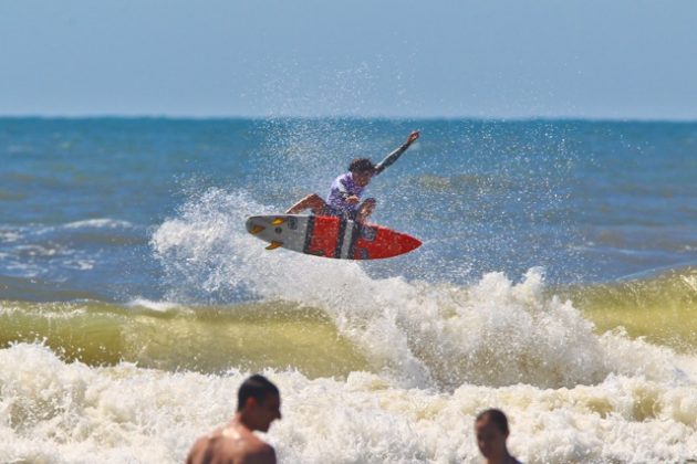 Luan Garcia, Rip Curl Grom Search 2014, Tramandaí (RS). Foto: Denis Abessa.