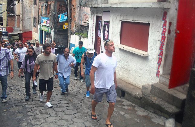 Mick Fanning e Bruno Santos. Foto: Andre Torelly.