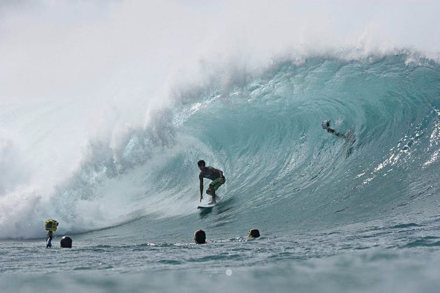 Bernardo Pigmeu, Pipeline, Hawaii. Foto: Tiago Bunn.