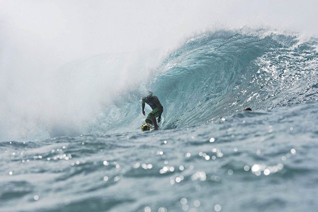 Bernardo Pigmeu, Pipeline, Hawaii. Foto: Tiago Bunn.