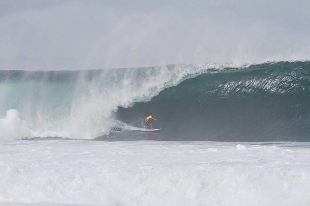 Dennis Tihara, Puerto Escondido, México. Foto: Bidu., Pipeline, Hawaii. Foto: Camarao.