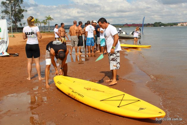 SOS Lago Paranoá, Brasília, dia 02. Foto: Luciano Meneghello. Foto: Luciano / SupClub.com.br.