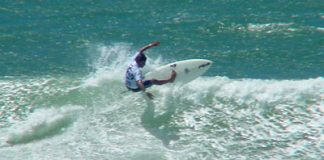 Cearenses destróem na praia Mole