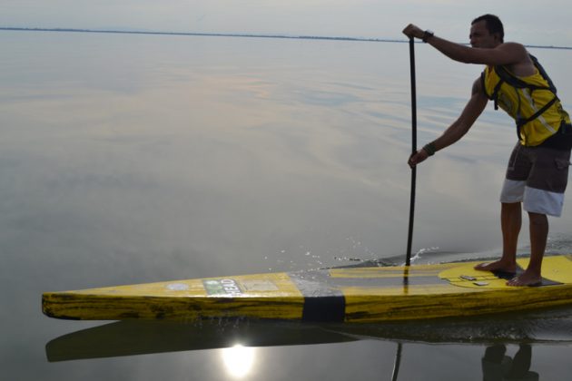 André Torelly. Travessia de 53km Lagoa dos Patos. Foto: Marcelo Correa. Foto: Redação SupClub.