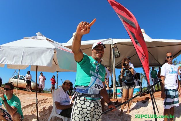 Paulo dos Reis, vencedor do Bahia SUP Race Pro, em Sauípe. Foto:Luciano Meneghello /SupClub. Foto: Luciano Meneghello/ SupClub.