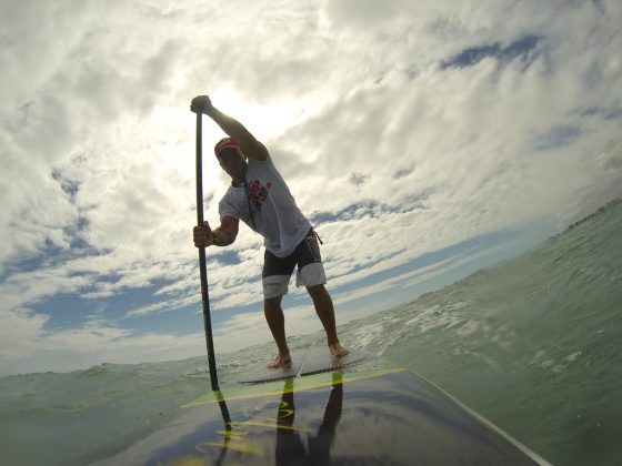 Alex Araujo em sequêcia durante downwind entre Fortaleza e Cumbuco. Foto: arquivo pessoal. Foto: Redação SupClub.