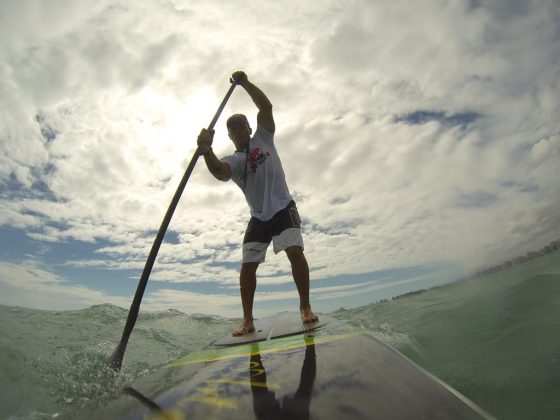 Alex Araujo em sequêcia durante downwind entre Fortaleza e Cumbuco. Foto: arquivo pessoal. Foto: Redação SupClub.