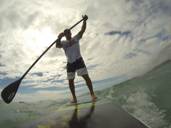 Alex Araujo em sequêcia durante downwind entre Fortaleza e Cumbuco. Foto: arquivo pessoal. Foto: Redação SupClub.