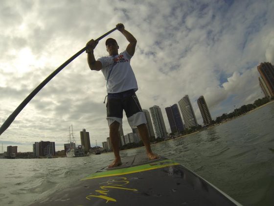 Alex Araujo em sequêcia durante downwind entre Fortaleza e Cumbuco. Foto: arquivo pessoal. Foto: Redação SupClub.