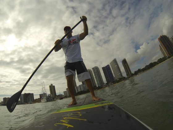 Alex Araujo em sequêcia durante downwind entre Fortaleza e Cumbuco. Foto: arquivo pessoal. Foto: Redação SupClub.