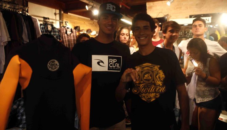 Sessão de autógrafos com Gabriel Medina na loja Star Point do Barra Shopping, no Rio de Janeiro (RJ). Foto: André Portugal.