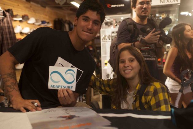 Sessão de autógrafos com Gabriel Medina na loja Star Point do Barra Shopping, no Rio de Janeiro (RJ). Foto: André Portugal.