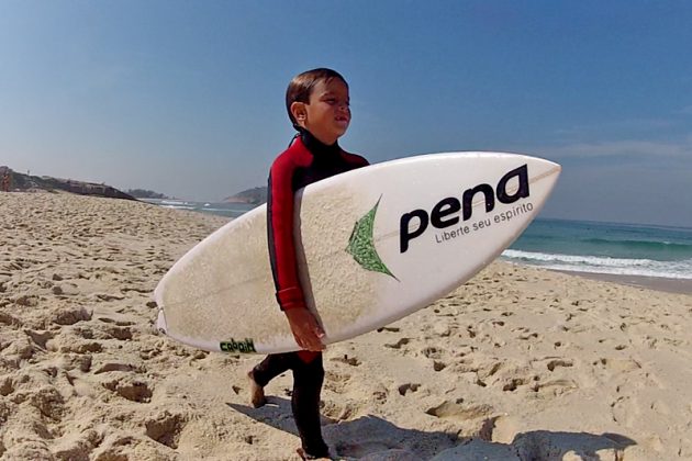 Guilherme Lemos, Atleta da Pena de 7 anos é a novíssima geração do surf brasileiro. Foto: Taiu Bueno.