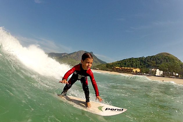 Guilherme Lemos, Atleta da Pena de 7 anos é a novíssima geração do surf brasileiro. Foto: Taiu Bueno.