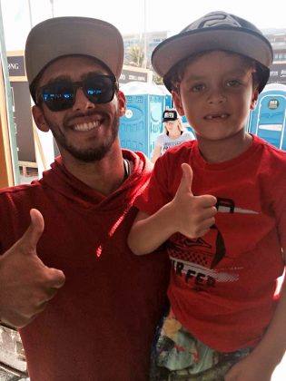 Jadson André e Guilherme, Atleta da Pena de 7 anos é a novíssima geração do surf brasileiro. Foto: Taiu Bueno.