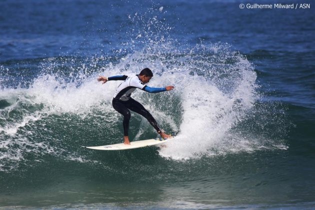 Lucas Oliveira Circuito ASN Cervejaria Noi / Compão de Surf 2014, Itacoatiara, Niterói (RJ). Foto: Site Quiksilver.com.