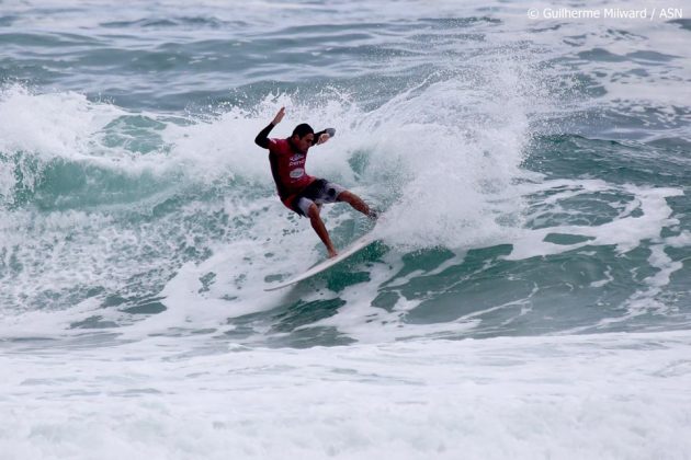 Marcilio Marques Circuito ASN Cervejaria Noi / Compão de Surf 2014, Itacoatiara, Niterói (RJ). Foto: Site Quiksilver.com.