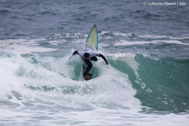 Rafael Curi Circuito ASN Cervejaria Noi / Compão de Surf 2014, Itacoatiara, Niterói (RJ). Foto: Site Quiksilver.com.