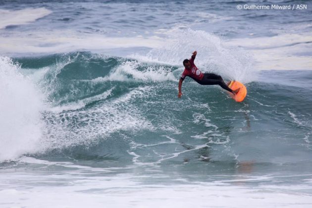 Thiago Villar Circuito ASN Cervejaria Noi / Compão de Surf 2014, Itacoatiara, Niterói (RJ). Foto: Site Quiksilver.com.