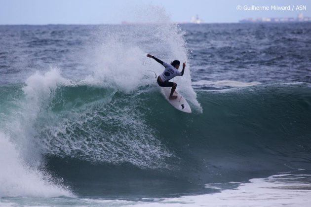 Victor Bakker Circuito ASN Cervejaria Noi / Compão de Surf 2014, Itacoatiara, Niterói (RJ). Foto: Site Quiksilver.com.