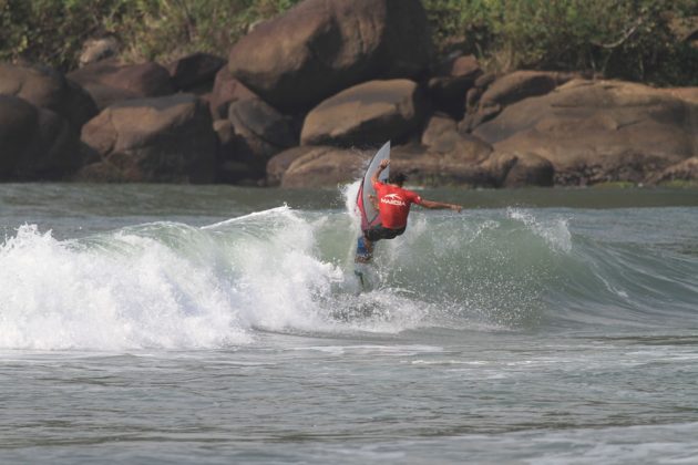 Gustavo Sanches Maresia Paulista Profissional 2014, Itamambuca, Ubatuba. Foto: Renato Boulos.