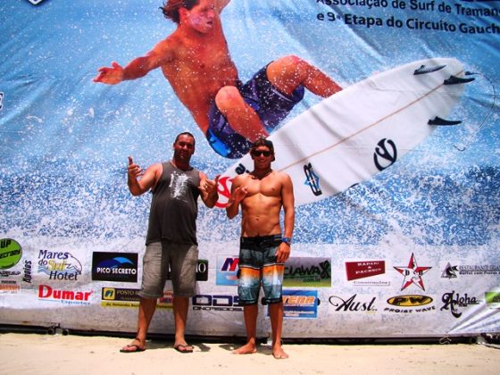 João D'Ávila e Josias Pedrinha Circuito ASTRI 2014, Tramandaí (RS). Foto: Xandão Ondas do Sul.