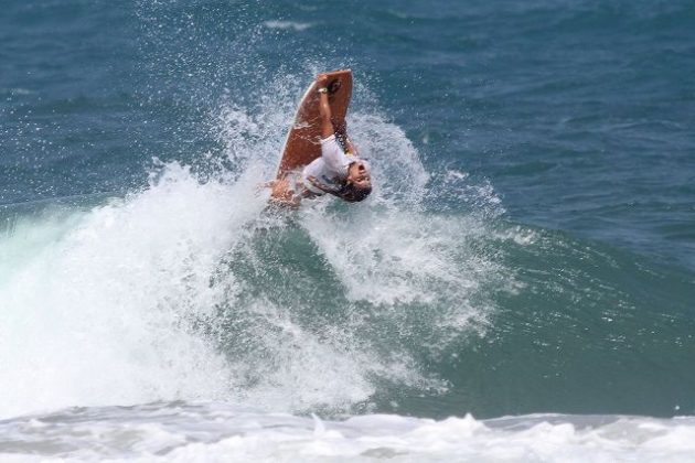 Isabela Sousa Circuito Cearense de Bodyboard 2015, praia do Futuro, Fortaleza. Foto: Lima Jr. .