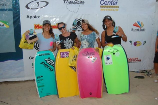 Pódio Feminino Pro Circuito Cearense de Bodyboard 2015, praia do Futuro, Fortaleza. Foto: Lima Jr. .