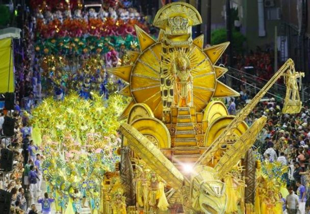 Desfile da União da Ilha da Magia no Carnaval de Florianópolis, em Santa Catarina. Foto: André Feitosa.