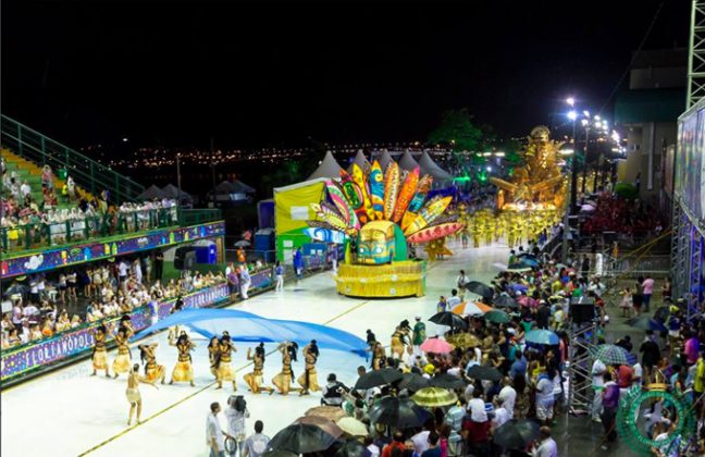 Desfile da União da Ilha da Magia no Carnaval de Florianópolis, em Santa Catarina. Foto: André Feitosa.