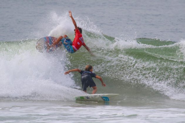 giovani_pontes_e_walace_vasco Rip Curl Grom Search, Guarujá, (SP), 2015. Foto: Nancy Geringer.