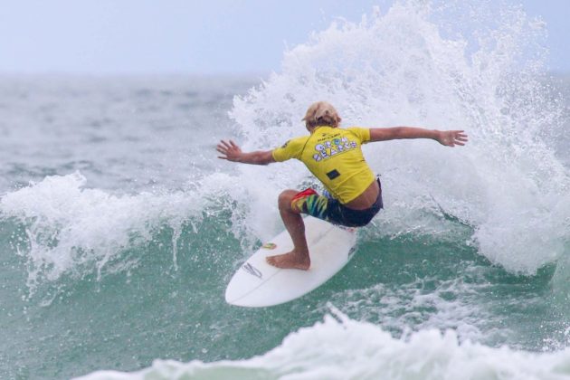 alax_soares3 Rip Curl Grom Search, Guarujá, (SP), 2015. . Foto: Nancy Geringer.