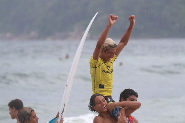 alax_soares11 Rip Curl Grom Search, Guarujá, (SP), 2015. . Foto: Nancy Geringer.