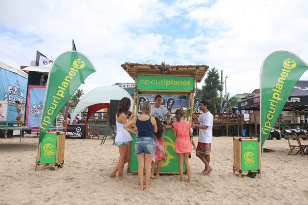 mudas_nativas Rip Curl Grom Search, Guarujá, (SP), 2015. . Foto: Nancy Geringer.