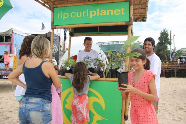 mudas_nativas2 Rip Curl Grom Search, Guarujá, (SP), 2015. . Foto: Nancy Geringer.