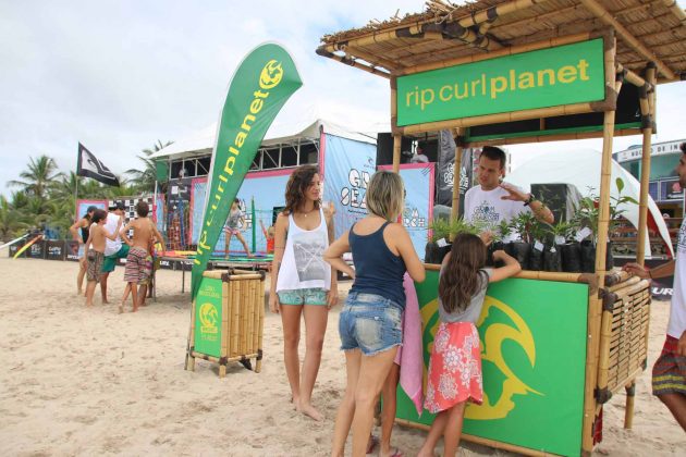 mudas_nativas3 Rip Curl Grom Search, Guarujá, (SP), 2015. . Foto: Nancy Geringer.