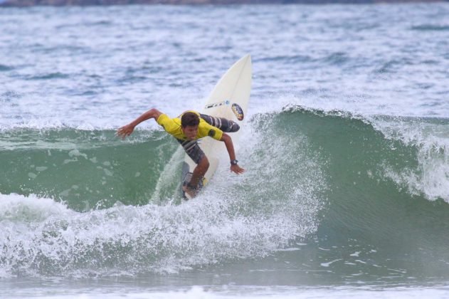 vitor_costa11 Rip Curl Grom Search, Guarujá, (SP), 2015. . Foto: Nancy Geringer.